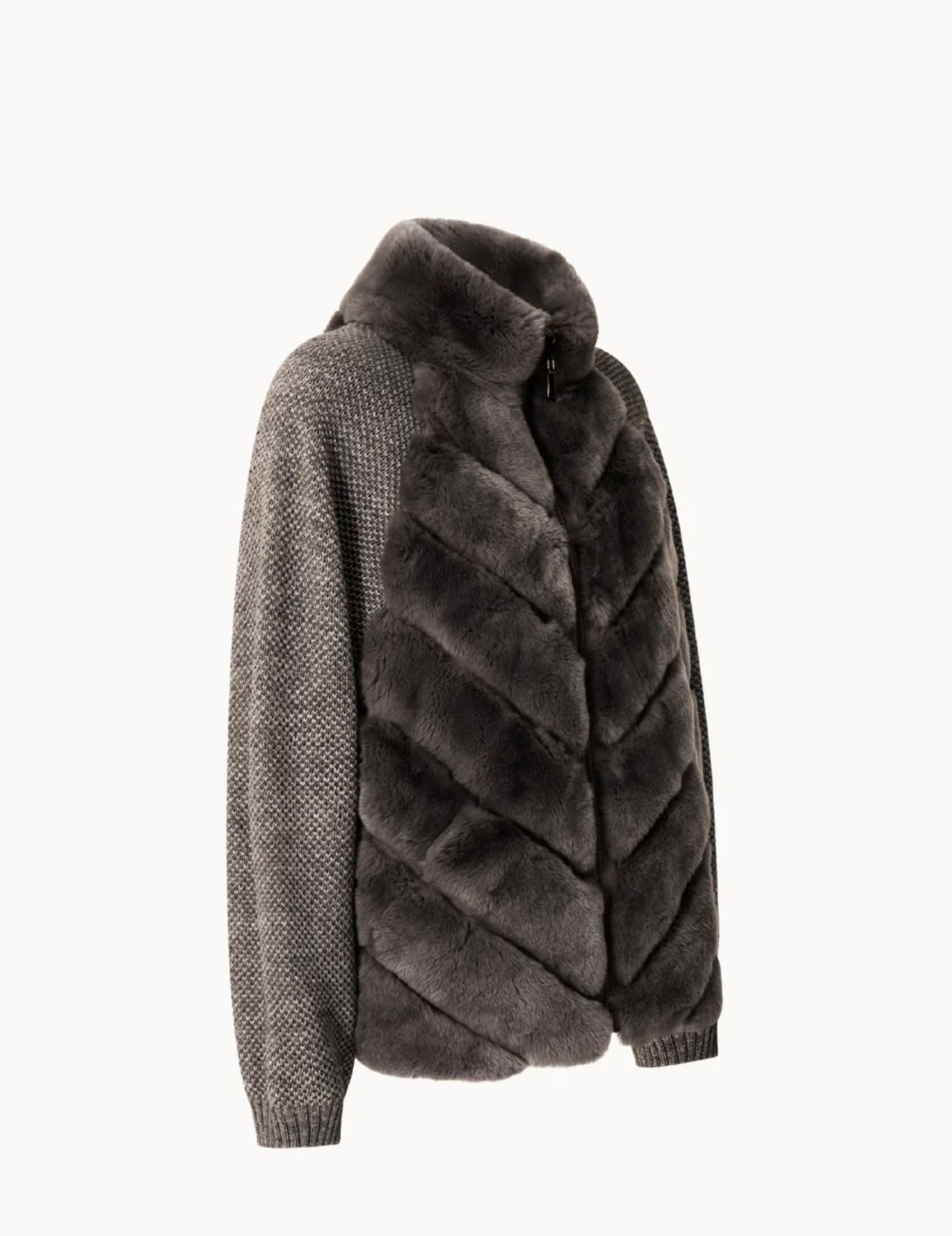 Arctic Velvet – Luxus Fell-Strickjacke 2025