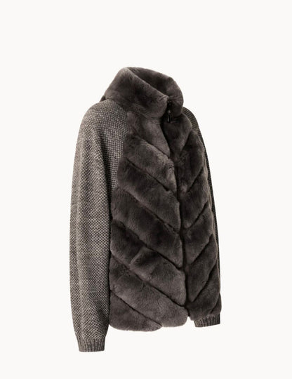 Arctic Velvet – Luxus Fell-Strickjacke 2025